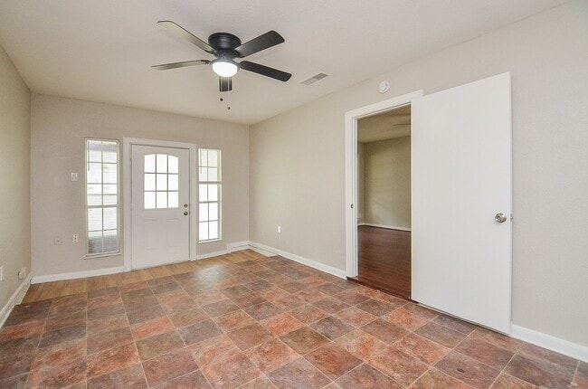 Building Photo - 10403 Royal Oaks Dr