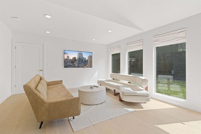 Building Photo - 2418 S 5th St