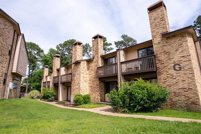Building Photo - 2521 Crosstimbers St