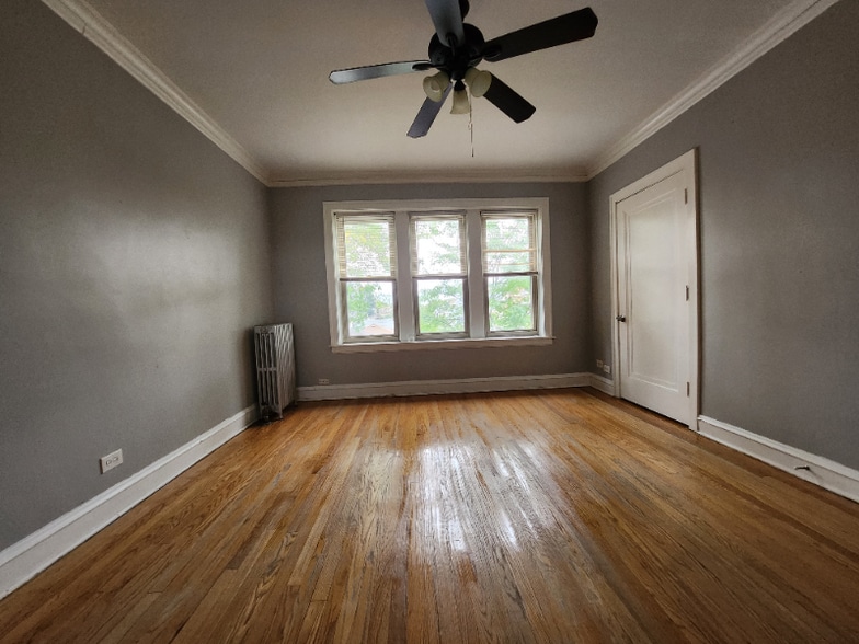 Building Photo - 2907 W 56th St