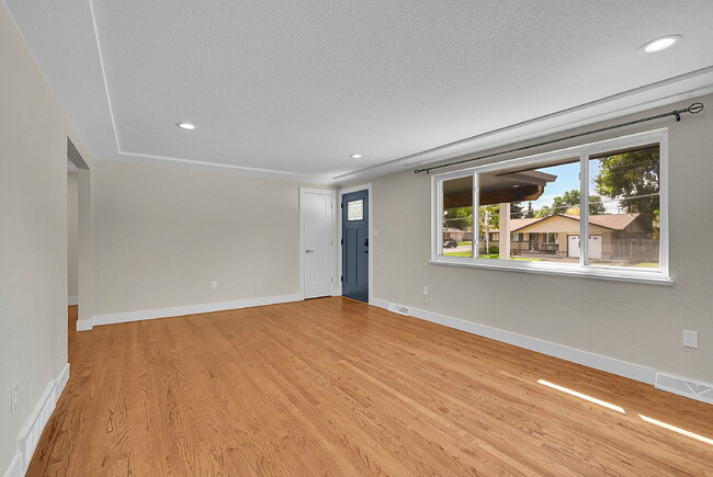 Building Photo - $3,195.00, 4 bed, 3 bath located in Arvada.