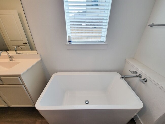 Building Photo - Very functional floor plan, has game room/home office, covered back patio on a big lot. Primary o...