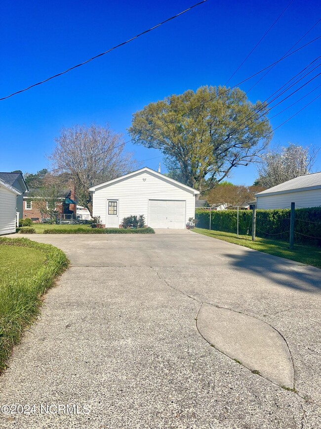 Building Photo - 2619 Crockett Dr