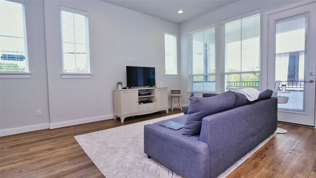Building Photo - 2720 Grand Fountains Dr