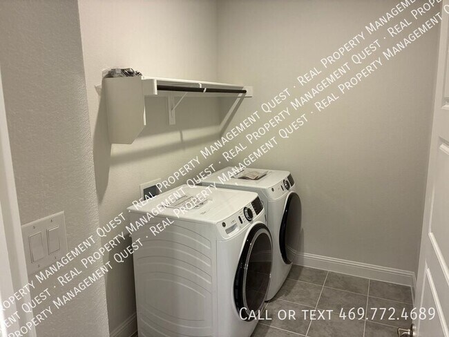 Building Photo - 1862 Silver Birch Rd