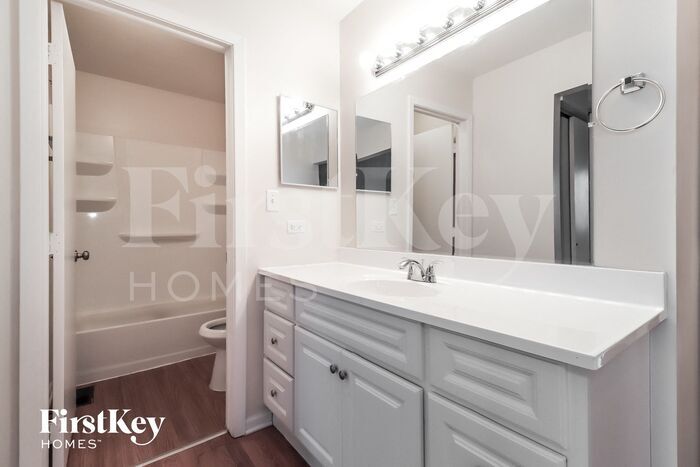 Building Photo - 135 Oriole Rd