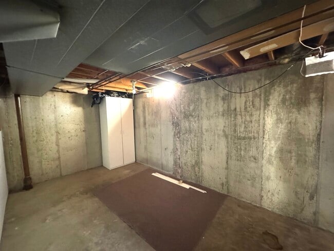 Building Photo - 1992 Holbrook Ln