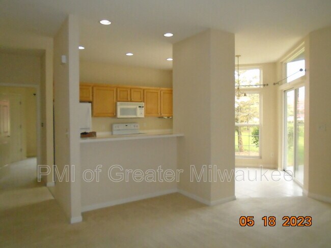 Building Photo - 9032 W Elm Ct