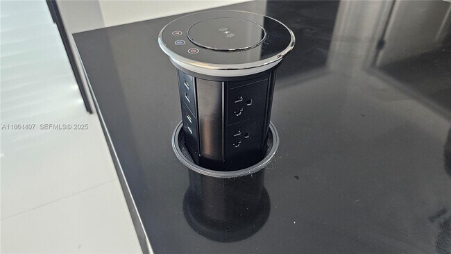 Building Photo - 1861 NW N River Dr