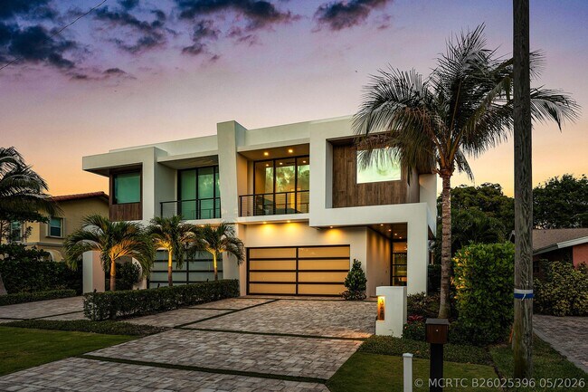 Building Photo - 320 NE Wavecrest Way