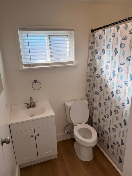 Building Photo - 119 W 19th St