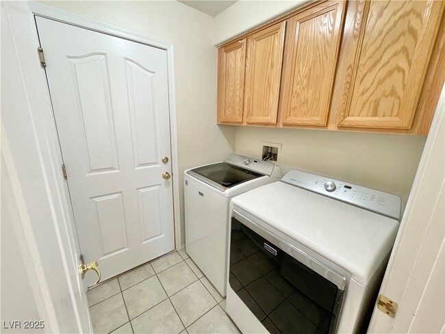 Building Photo - 20 Staghorn St