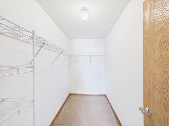 Building Photo - 917 Silverstone Dr