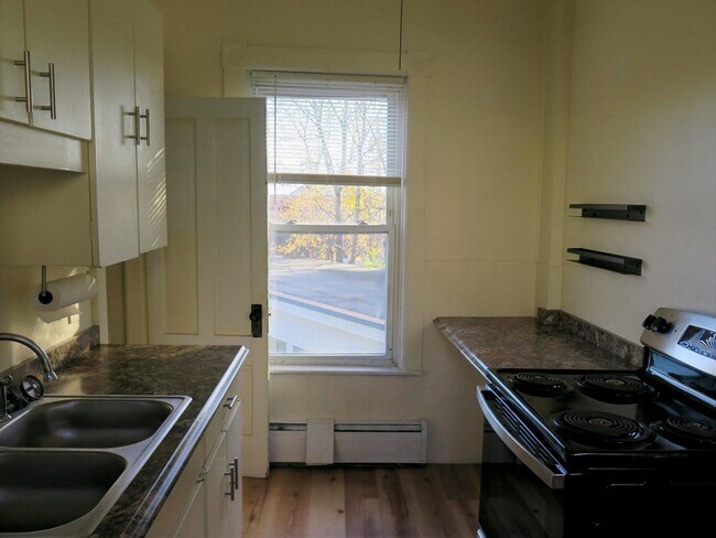 Building Photo - 14 Richmond St