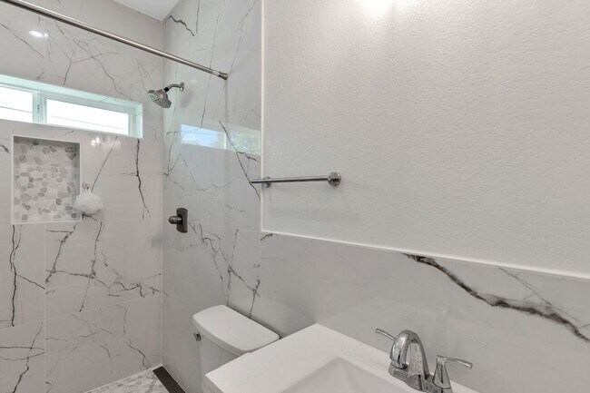 Building Photo - Huge house remodeled and close to ASU.  Pool and Turf in the yard