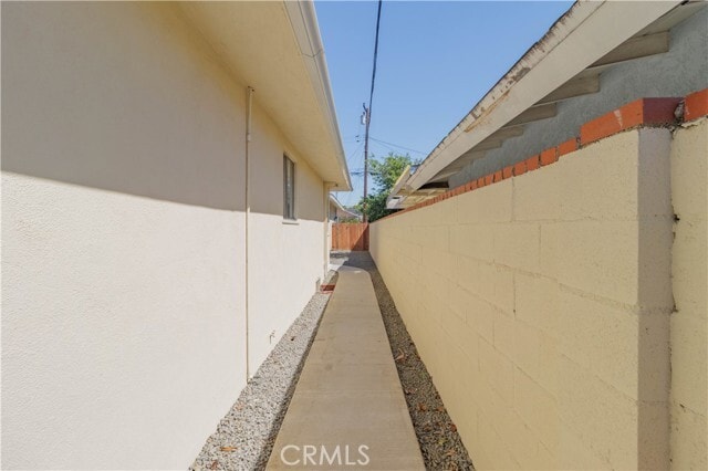 Building Photo - 750 N Bonita Ct