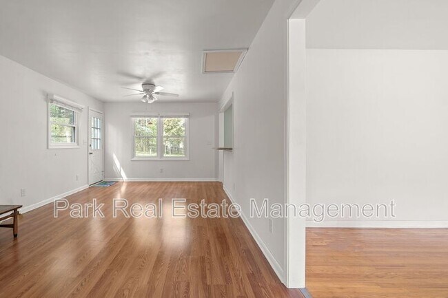 Building Photo - 8907 Rollingwood Rd