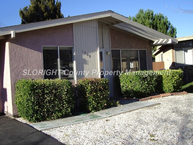 Building Photo - AVAILABLE JULY- Charming Paso Home 55+ and Older Community