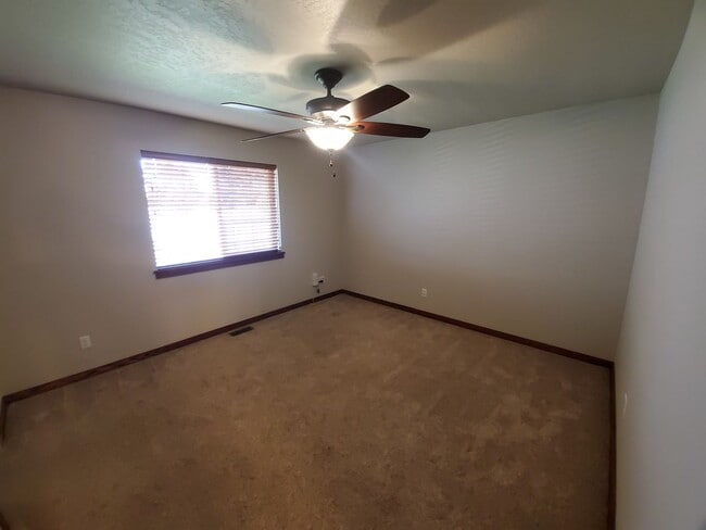 Building Photo - Great Family Home