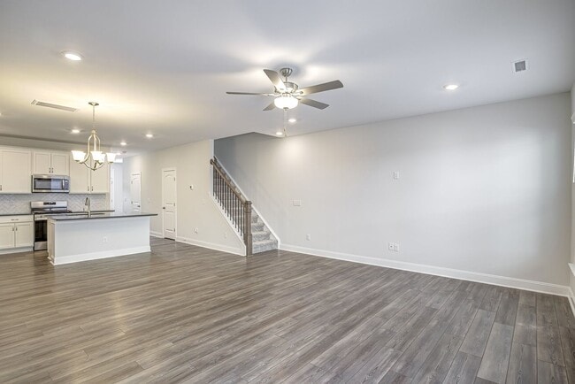 Building Photo - 3/2.5 Townhome Close to Southpoint w/ Garage!