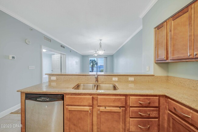Building Photo - 2400 Grandiflora Blvd