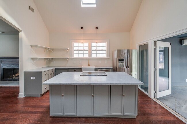 Building Photo - Newly Updated 4/3 in Howell Station w/ Ful...