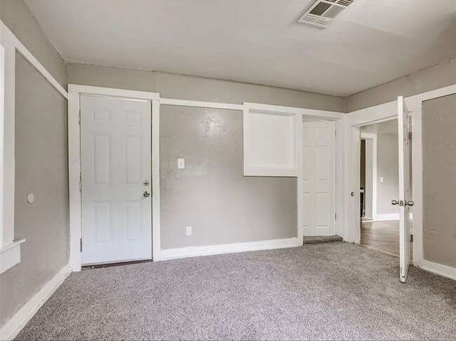 Building Photo - Charming Three Bedroom Home Located in OKC