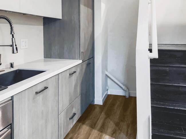 Building Photo - 1944 State St