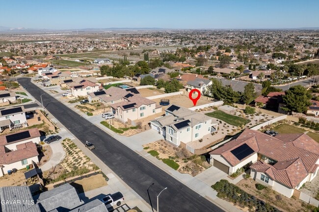 Building Photo - 41638 Cielo Vista Dr