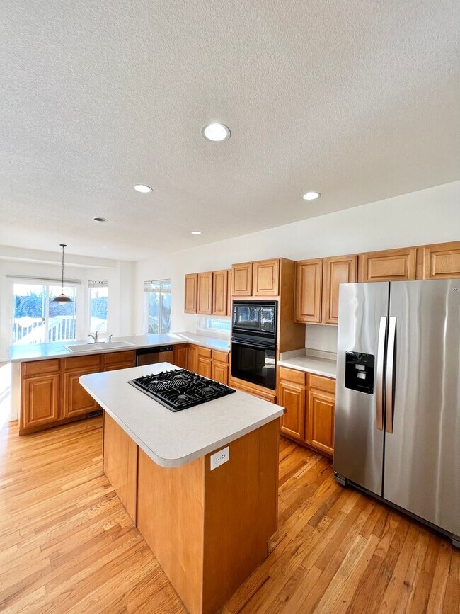 Building Photo - 4 bed, 3 bath Home in Huntington Hills Nei...