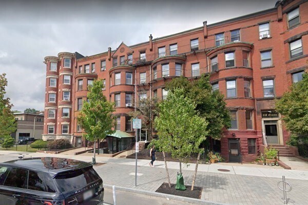 Building Photo - 924 Beacon St
