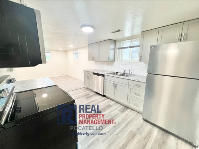 Building Photo - 635 N 14th