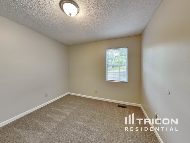 Building Photo - 327 Remington Ln
