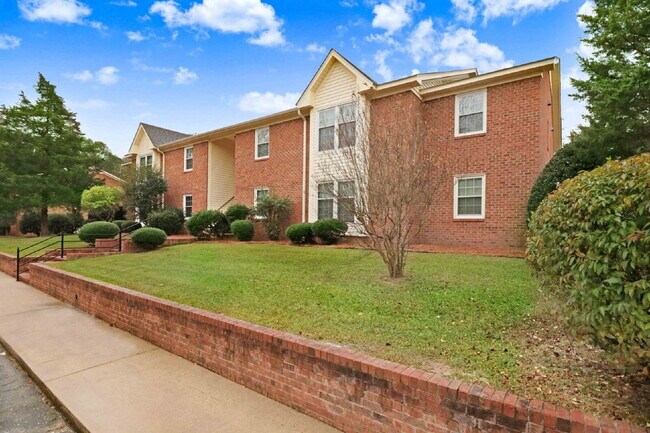 Building Photo - FOR RENT in Waynetique Apts ~ 2 Bedroom, 2 Bathroom Apartment in Goldsboro *Excellent Wayne Memor...