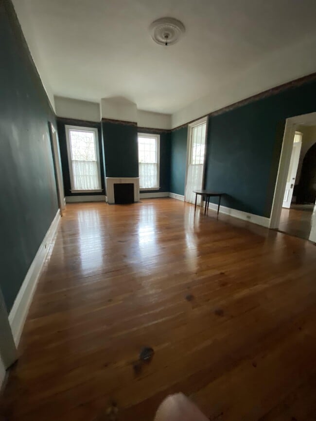 Building Photo - 321 W Barbour St