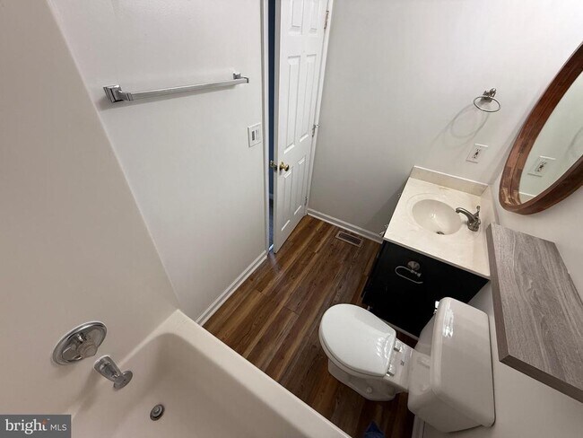 Building Photo - 10500 Boxmeer Ct