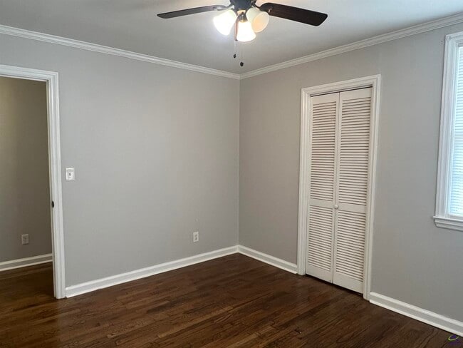 Building Photo - 965 N Pierce Ave