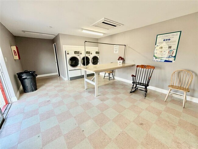 Building Photo - 1140 83rd Ave N