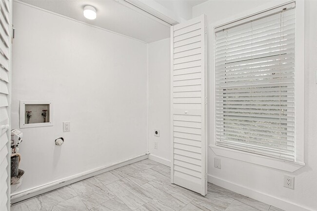 Building Photo - 3311 Tooms St