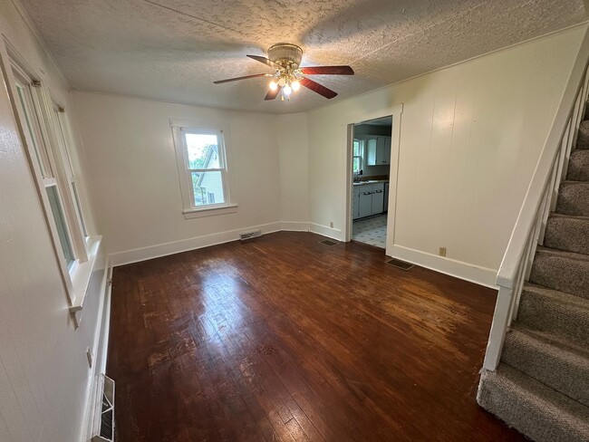 Building Photo - Nice 3 Bedroom, 1 Bathroom Home in Radford!