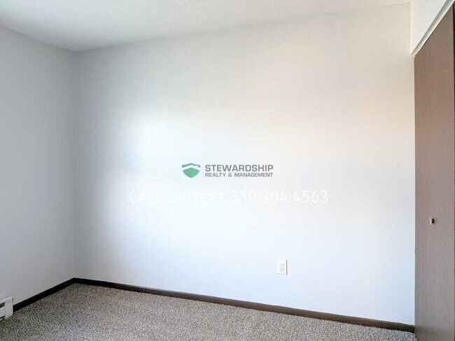 Building Photo - 310 Engadine Ct