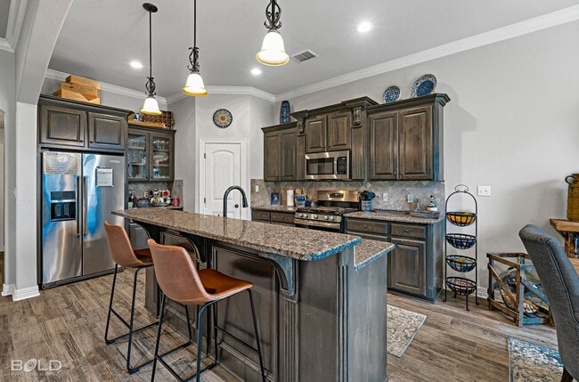 Building Photo - MOVE IN SPECIAL HALF OFF FIRST MONTHS RENT