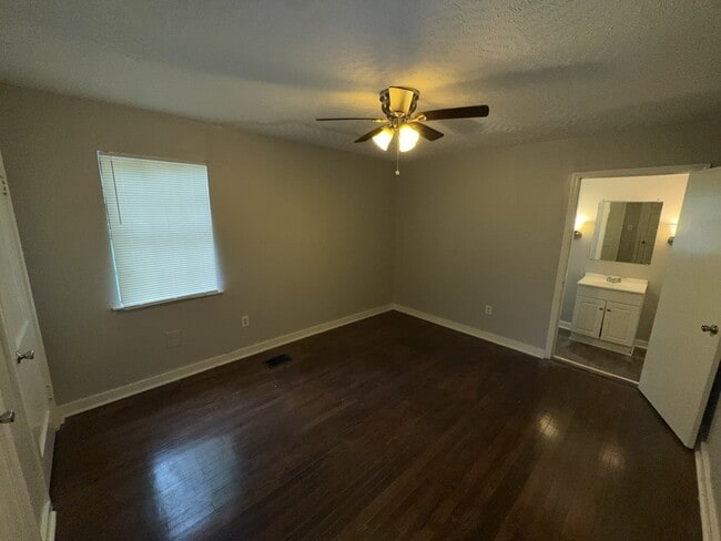 Building Photo - 740 Hickory Ridge Dr