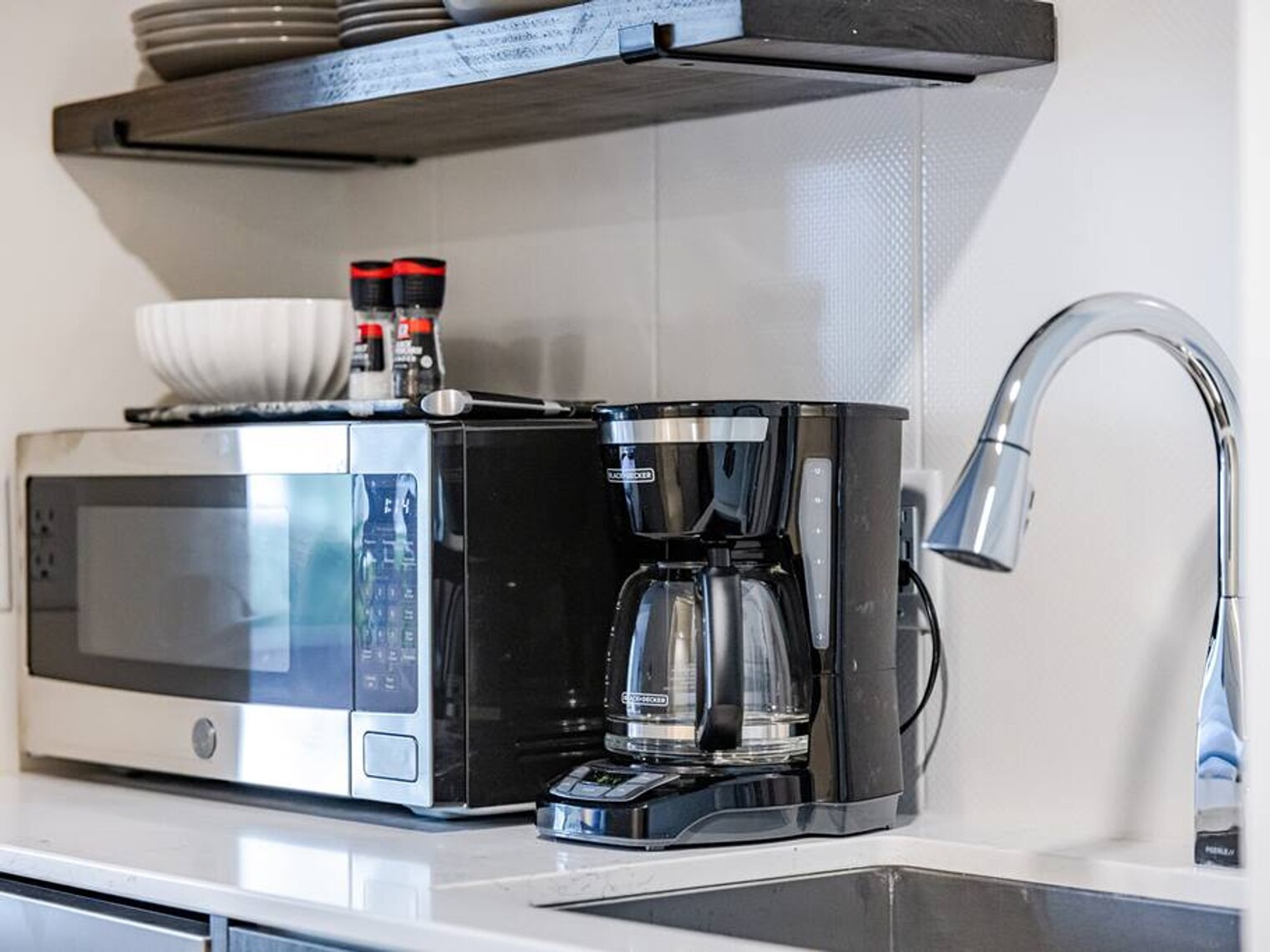 Building Photo - 1550 NW Naito Pkwy