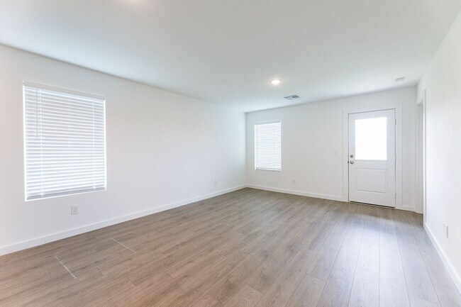 Building Photo - Brand new home in Overlook West!