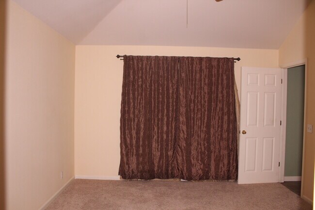 Building Photo - Open Floor Plan - Minutes to the Austin Ai...