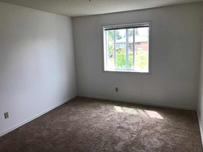 Building Photo - 4220 S 164th St