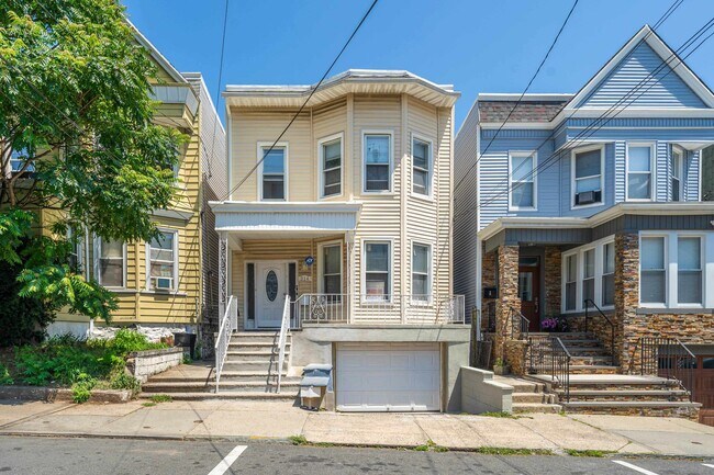 Building Photo - 214 50th St