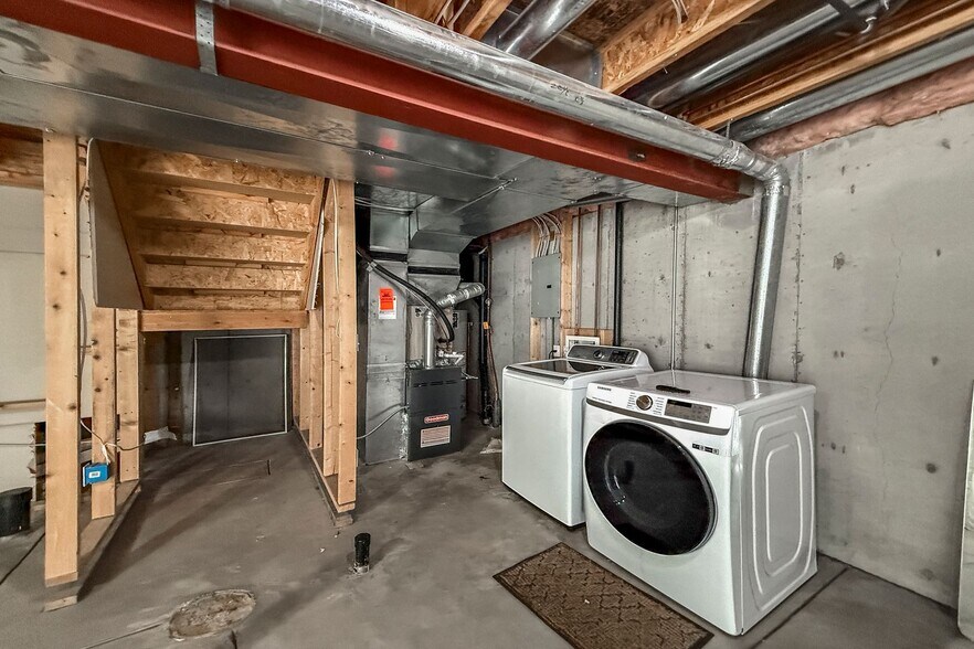 Building Photo - 1419 Red Mountain Dr