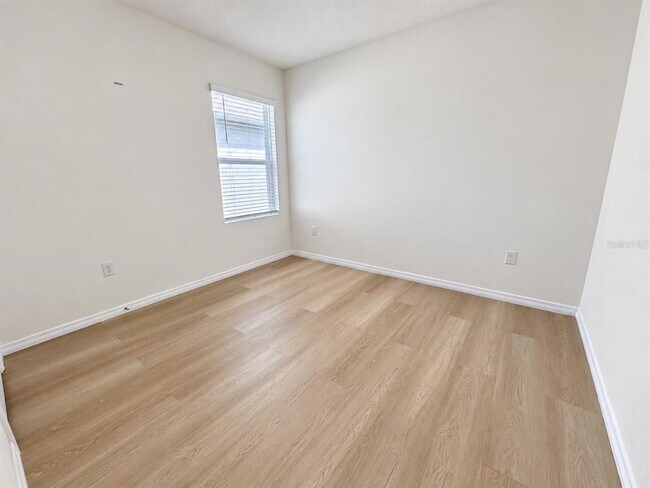 Building Photo - 1713 Southfork Dr